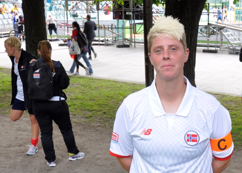 Kaptein på Norges landslag i gatefotball for kvinner